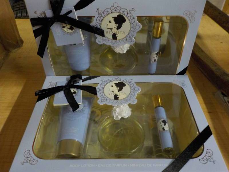 lot 31 image: 2 Boxes of Ariana Grande Fragrance ...