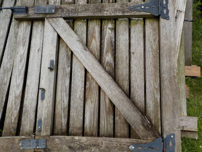 lot 34 image: 1 Fence Gate 43 x 52 Curved Top...
