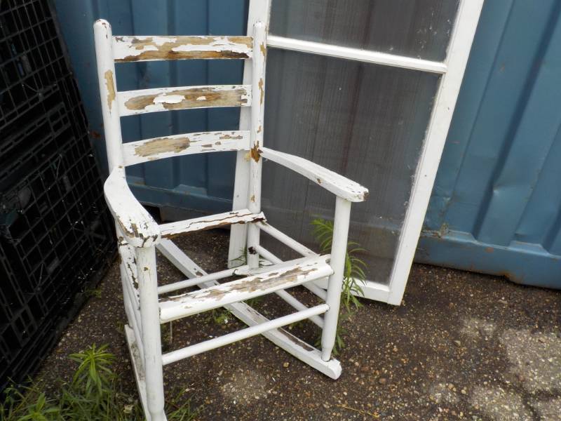 lot 41 image: Garden Chair and Screen 24 x 64...