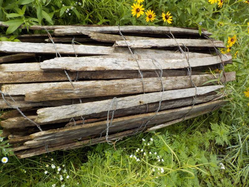 lot 43 image: Roll of Wood Snow Fencing great fo...