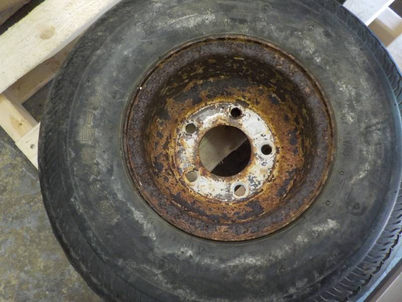 lot 57 image: 3 Tires 18.5 x 8.5-8 with Rims...