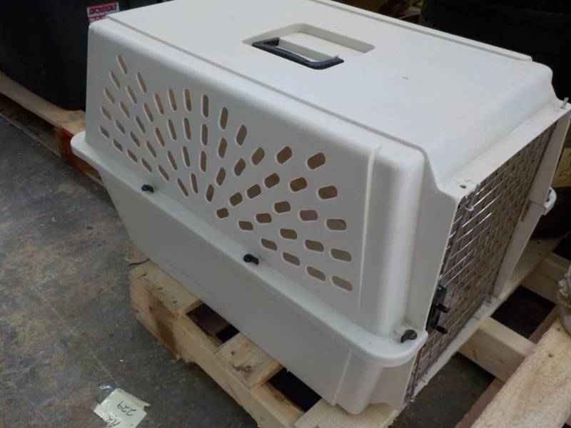 lot 64 image: Large Pet Carrier...