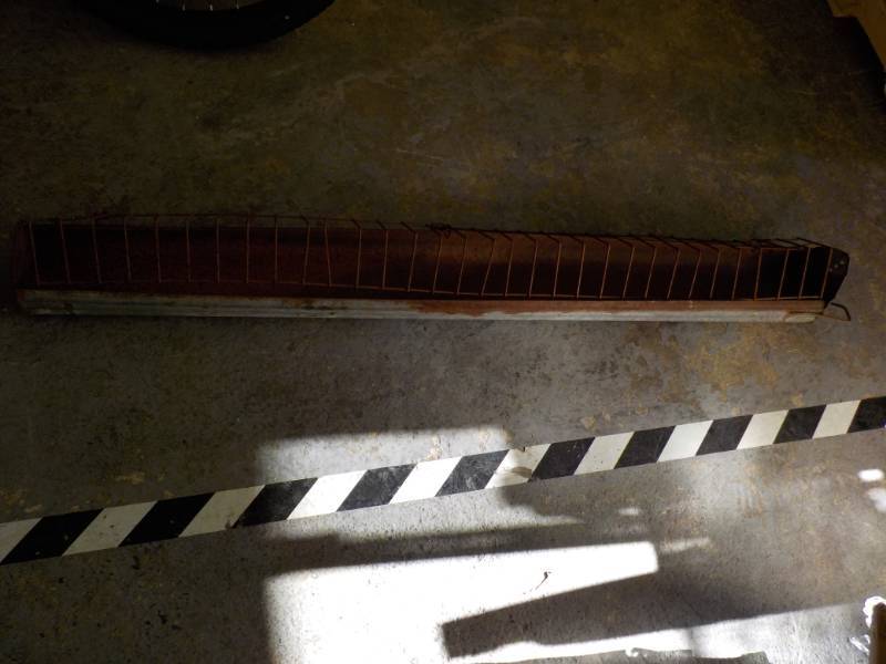 lot 71 image: Chicken Feeder 4 ft Long...