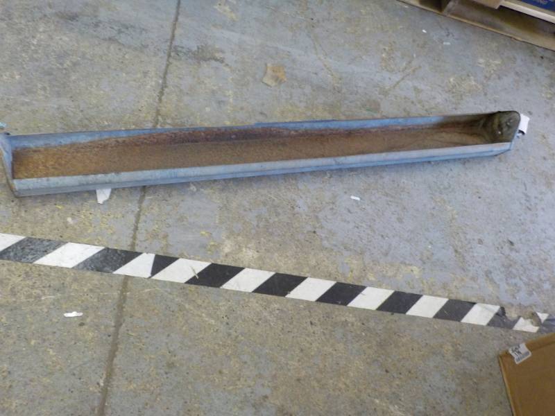 lot 72 image: Chicken Feeder 4 ft Long...