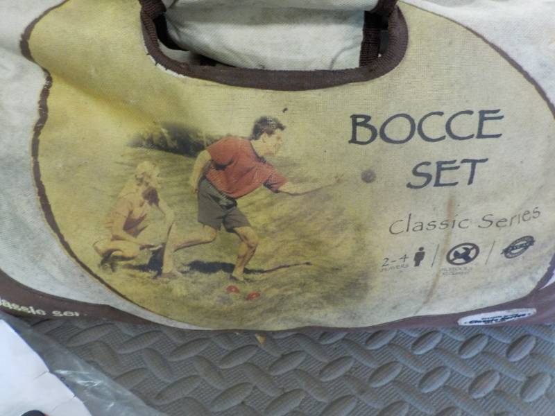 lot 80 image: Franklin Bocce Set in Bag with ins...