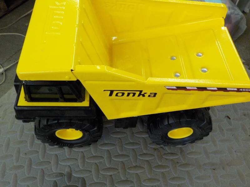 lot 86 image: Tonka Metal Dump Truck...