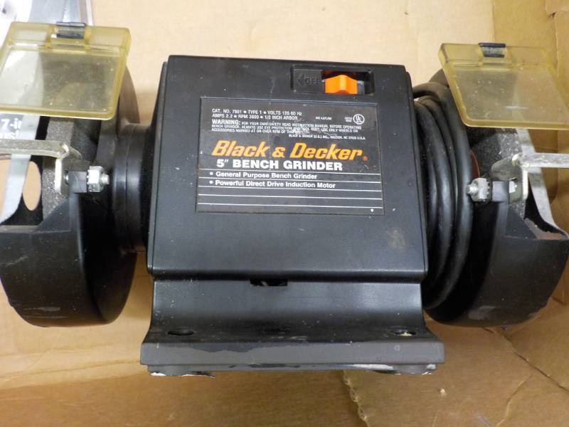 lot 106 image: Black and Decker 5 in Bench Grinder...