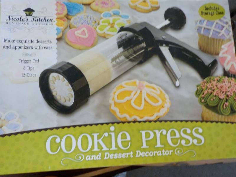 lot 109 image: Nicoles Kitchen Cookie Press and D...