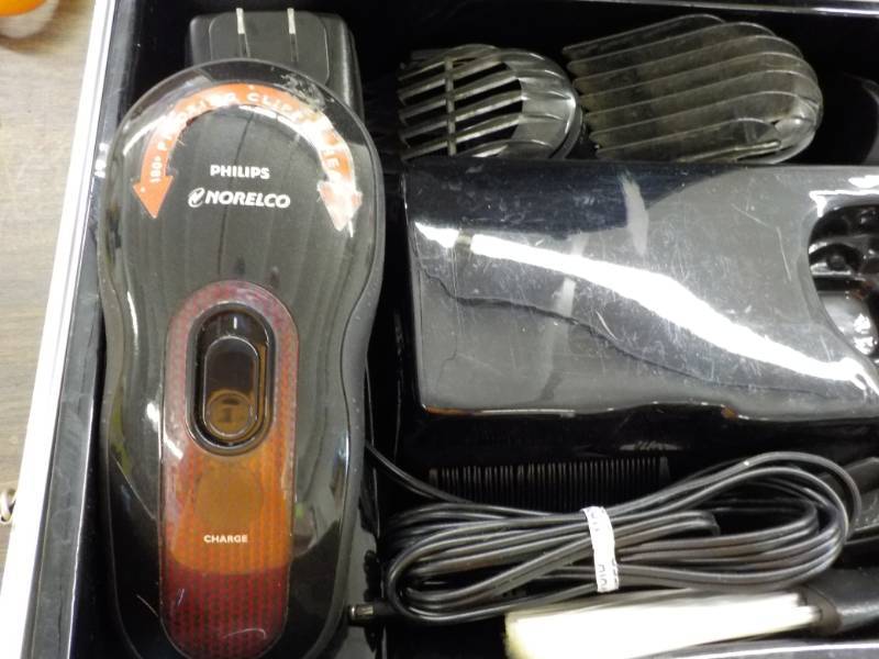 lot 110 image: Norelco Hair Cutting Kit in Case...