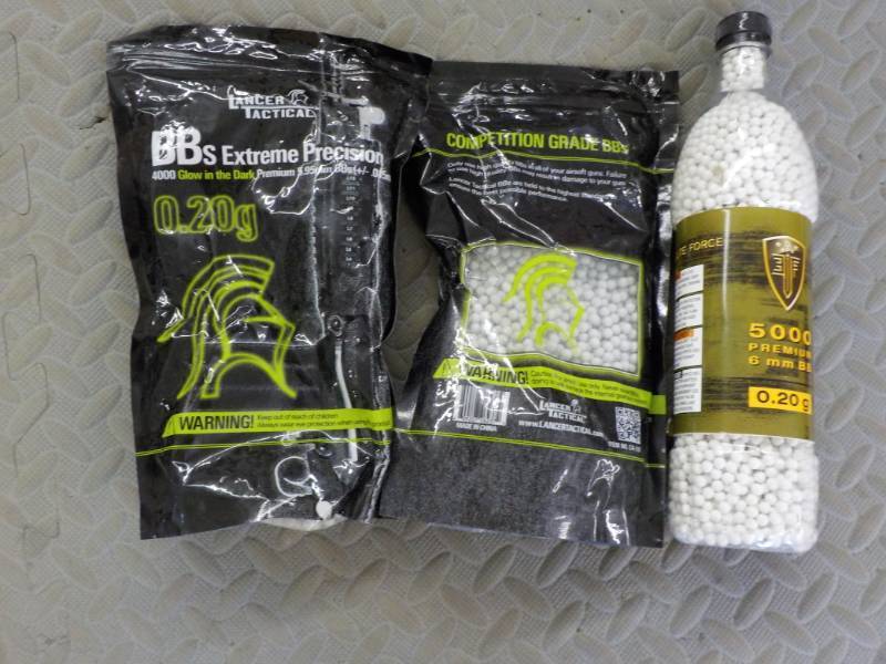 lot 125 image: Lancer Tactical BBs Glow in Dark...