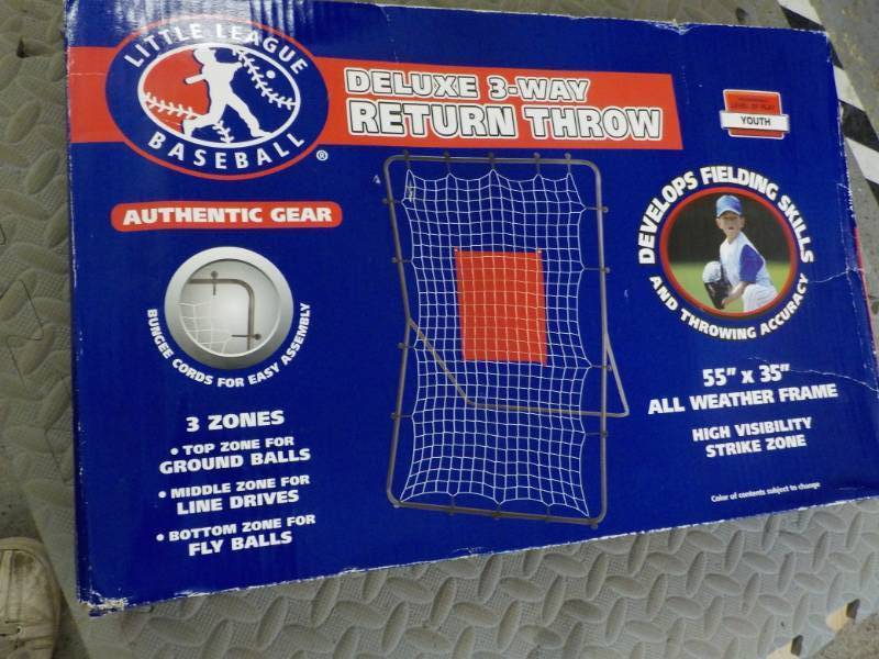 lot 128 image: Deluxe 3 Way Return Throw...