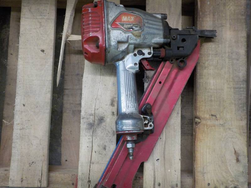 lot 131 image: Max Air Framing Gun...