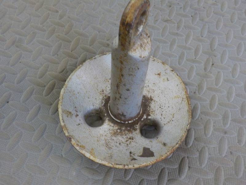 lot 132 image: Cast Iron 9 Anchor...