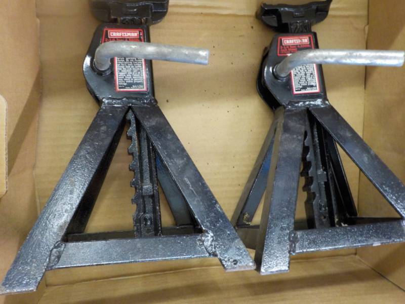 lot 142 image: Craftsman 2 14 Ton Jack Stand Set...