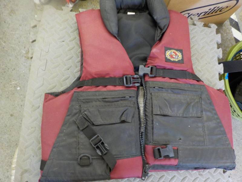 lot 150 image: Stearns Adult Life Vest...