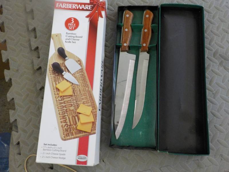 lot 158 image: Farberware 3 Piece Set and Set of K...