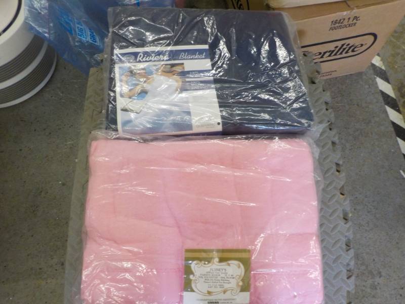lot 165 image: 2 New Blankets- 1 Queen and 1 Twin ...