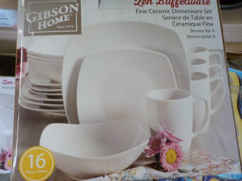 lot 174 image: Gibson Home 16 Piece Ceramic Dinner...