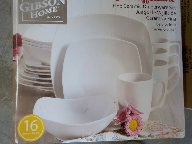 lot 175 image: Gibson Home 16 Piece Ceramic Dinner...