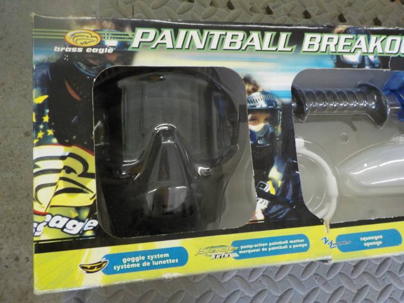 lot 190 image: New Paintball Breakout Players Kit...