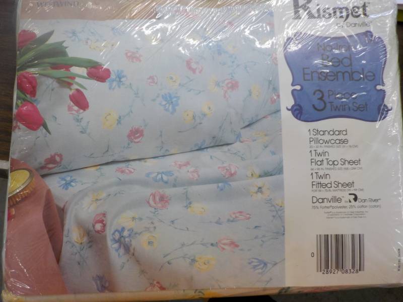 lot 211 image: New Kismet New Twin Size Sheet Set...