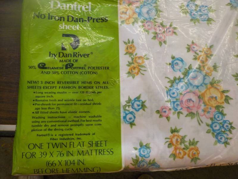 lot 212 image: New Kismet New Twin Size Sheet Set...