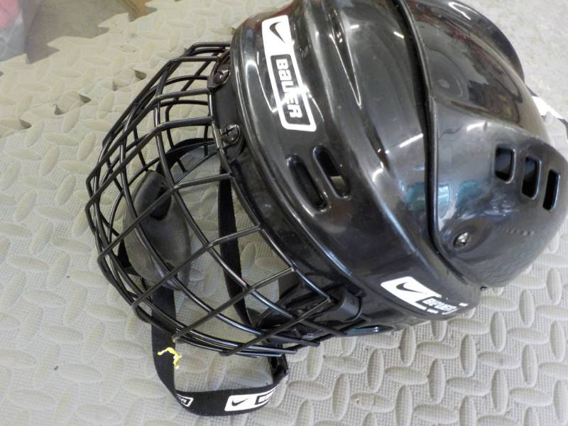 lot 213 image: Bauer Helmet...