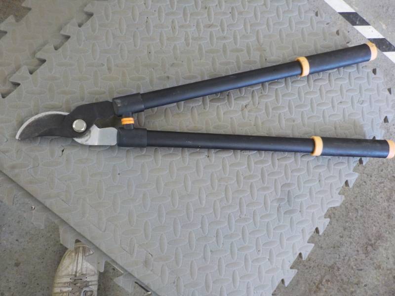 lot 214 image: Heavy Duty Pruning Shears...