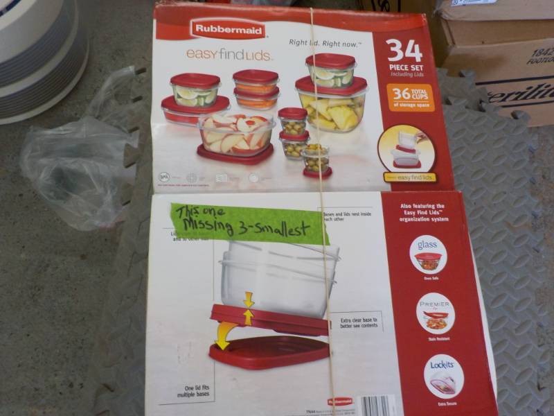 lot 221 image: Rubbermaid 2 - 34 piece set - 1 mis...