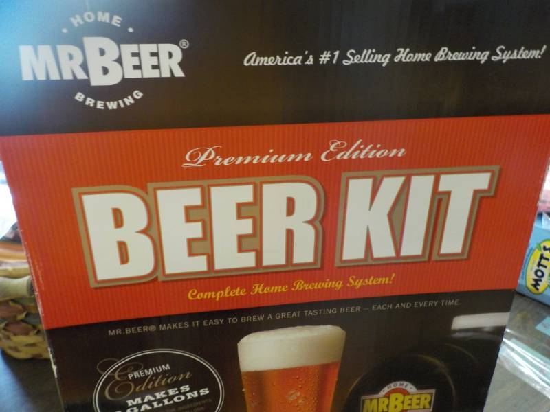 lot 222 image: Mr. Beer Home Brewing Beer Kit loo...