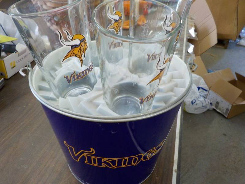 lot 231 image: Vikings Pail and 4 Vikings Glasses...