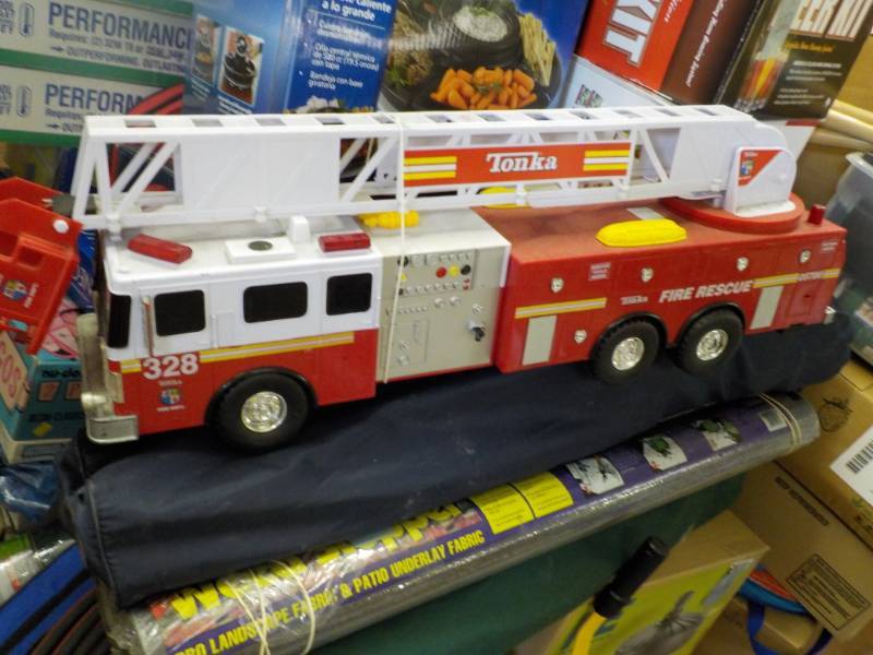 lot 232 image: 328 Tonka Fire Resue Truck 32 long...