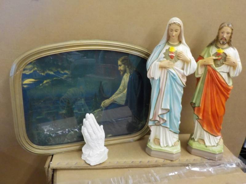 lot 259 image: Religious Statues and Pictures Jes...