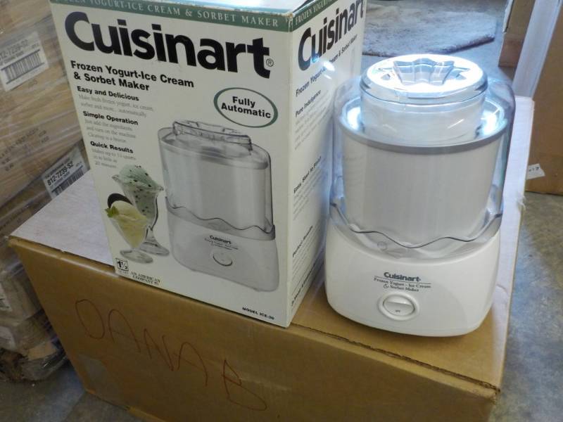 lot 285 image: Cruisnart Frozen Yogurt Ice Cream a...