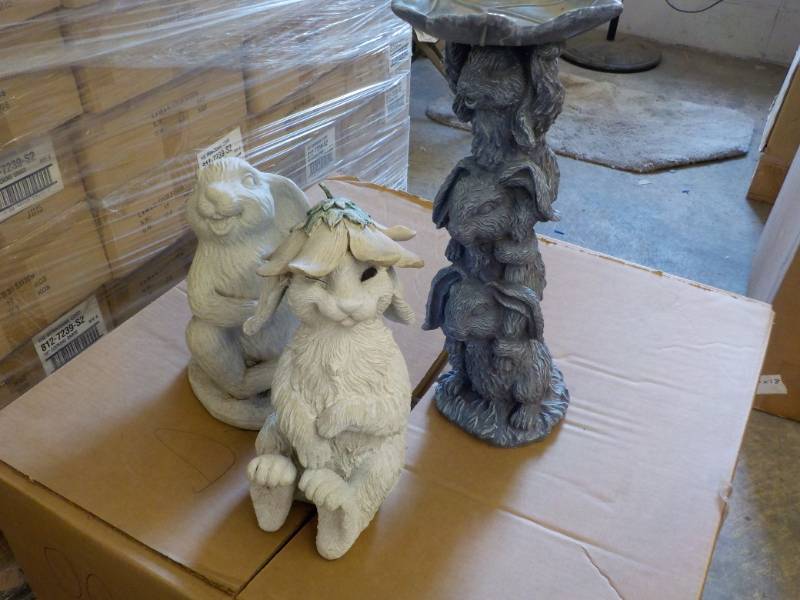 lot 288 image: 3 Pieces Resin Bunny Outdoor Dcor...