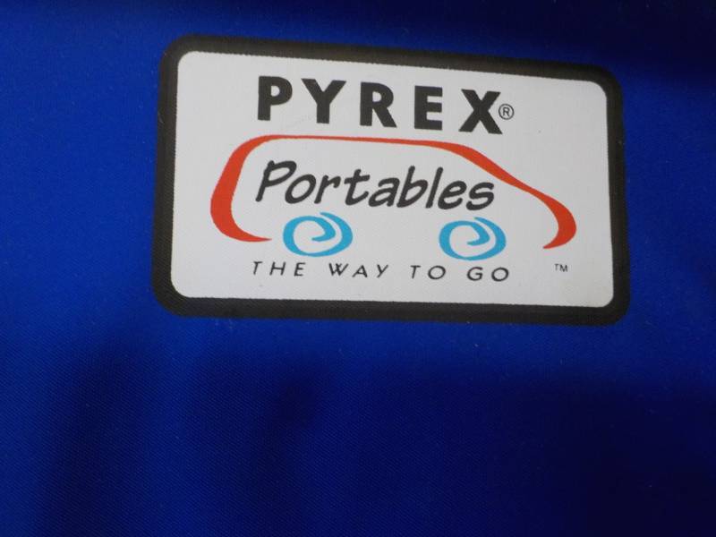 lot 289 image: Portable Pyrex Bowl and Cover in Ca...