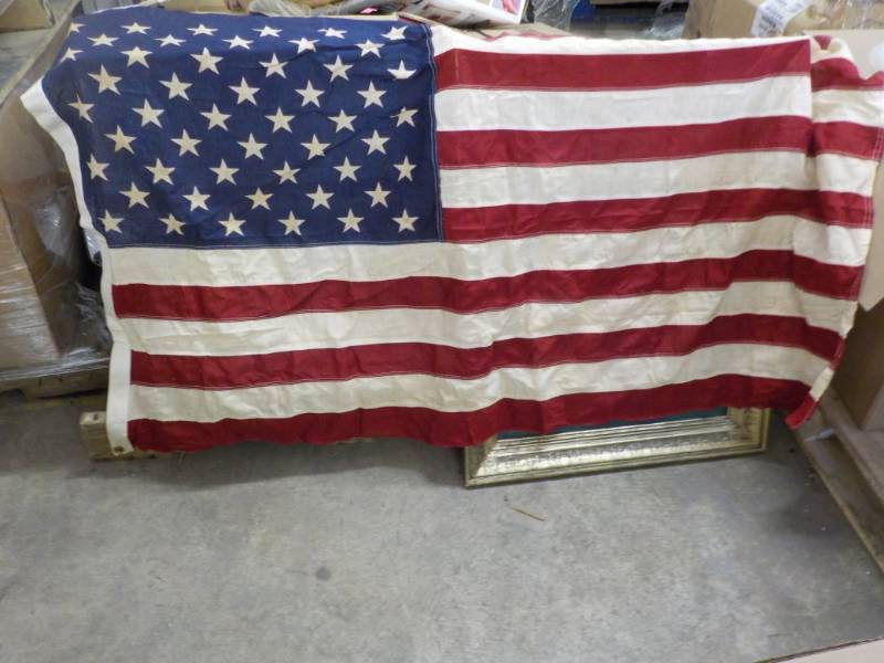 lot 295 image: Cloth US Flag 50 x 28...