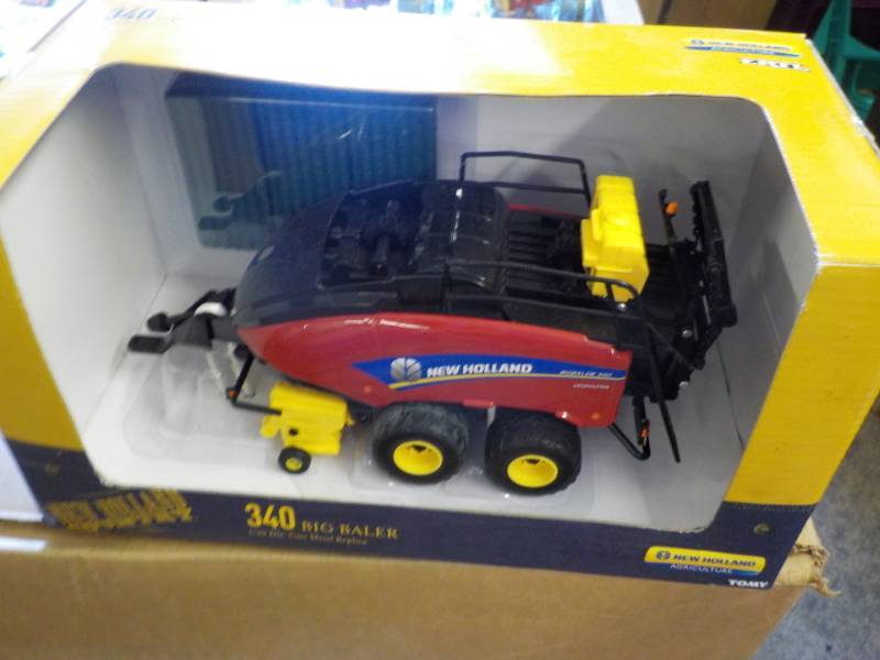 lot 343 image: Ertl New Holland 340 Big Baler new...