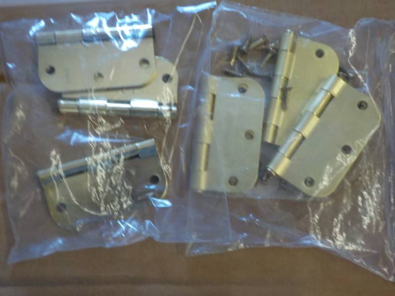 lot 348 image: 6 Hinges with Screws...