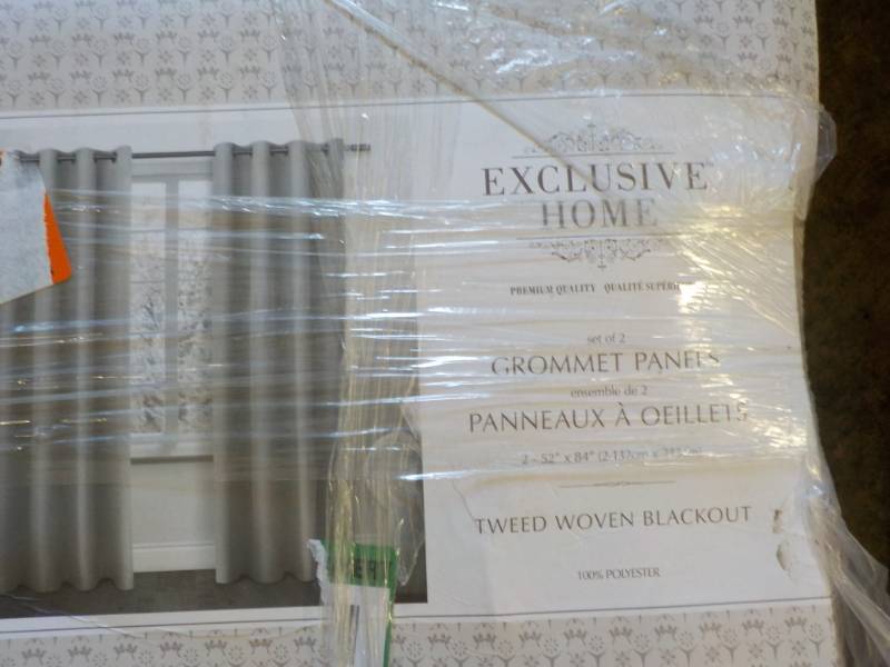 lot 351 image: Set of 2 Exclusive Home Grommet Pan...