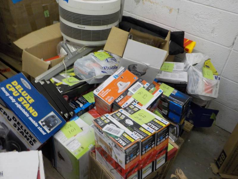 lot 358 image: Pallet of unclaimed Misc see all p...