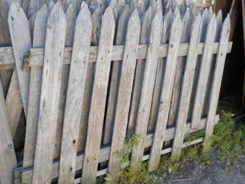 lot 378 image: 4 - 5 ft Sections Weathered Grey Pi...