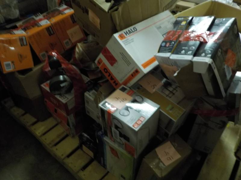 lot 385 image: Pallet of Misc Lighting, Labels and...