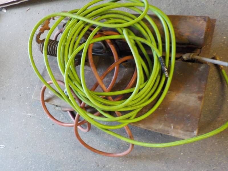 lot 400 image: Old Compressor and Hose on Wheels, ...
