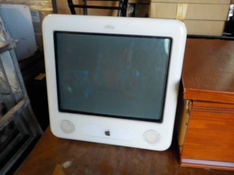 lot 403 image: E Mac has been in storage for many...