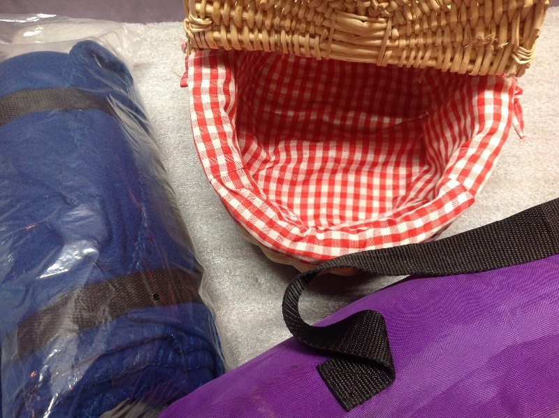 Picnic Basket, Outdoor Tablecloth Set & 2 Blankets