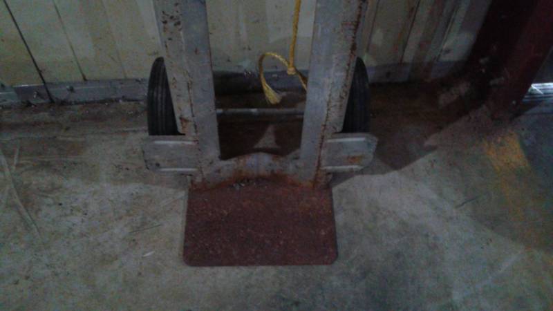lot 6 image: Metal Moving Dolly, Used