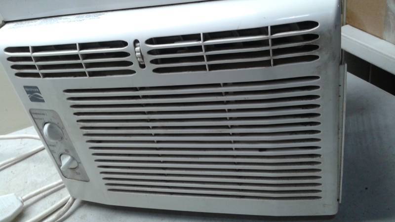lot 11 image: Kenmore 5000btu Window Air Conditioner, Works, Used, Shows Wear, Needs Cleaning