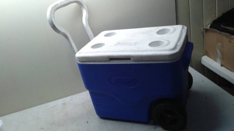 lot 18 image: Coleman Blue Pulling Cooler, Used