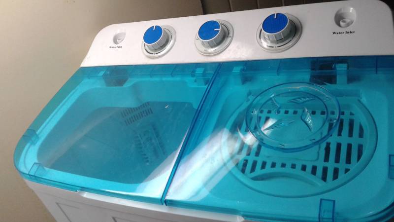 lot 19 image: Portable Twin Tub Washing Machine, Works